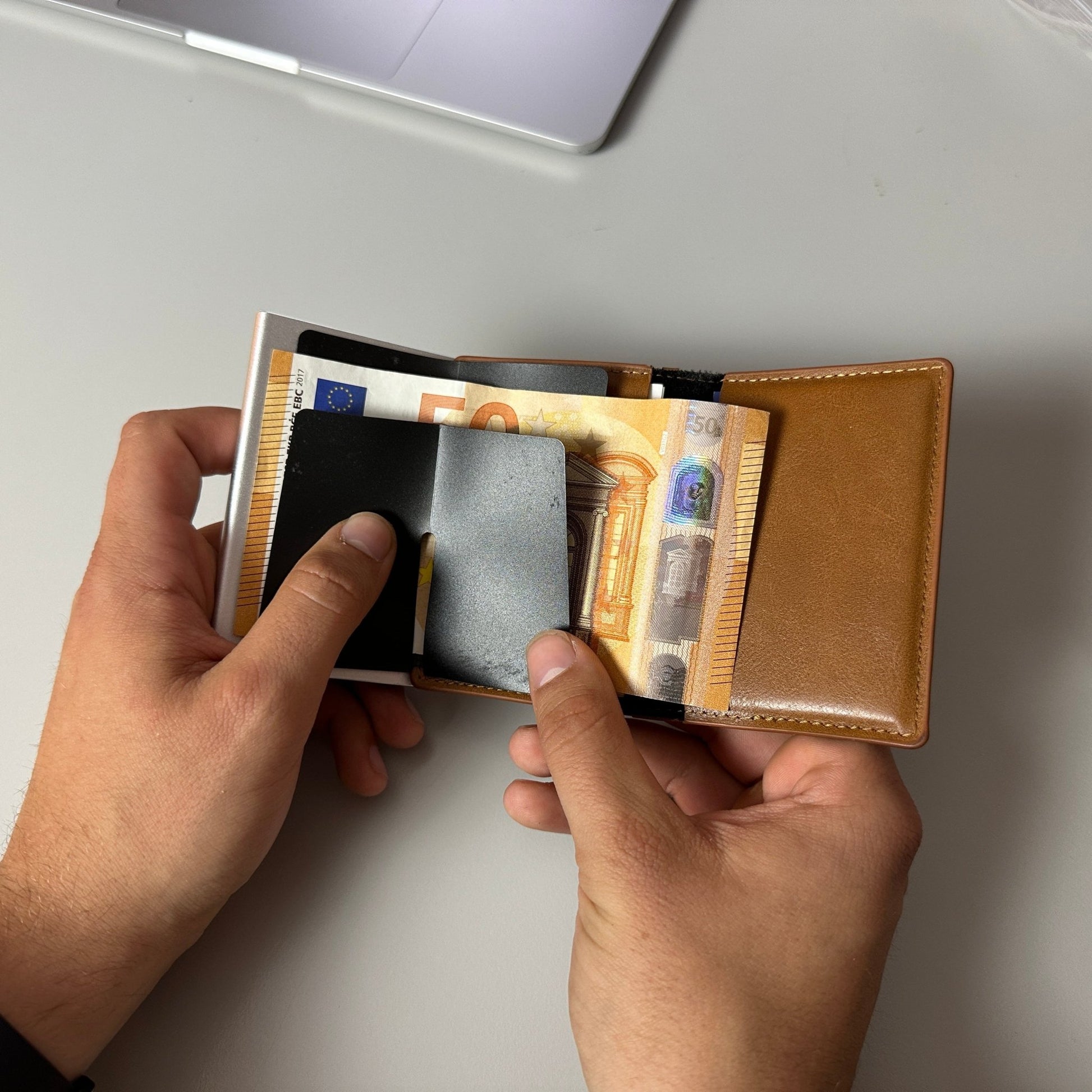 SLYM Essential - Walnut Brown - GT Wear